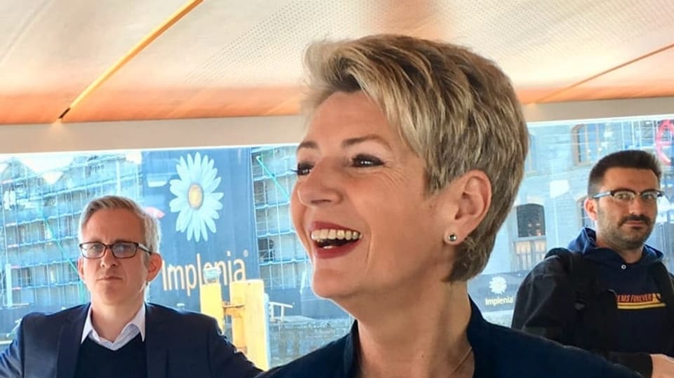 Bundesrätin Keller-Sutter - «Ich lebe wie im Internat» - News - SRF