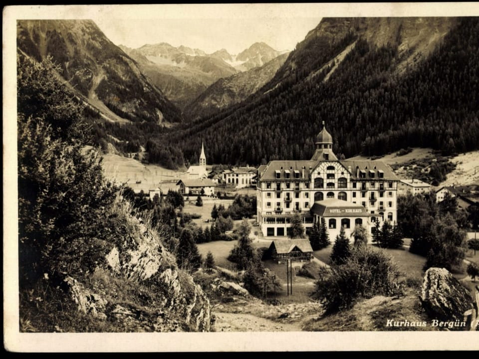 Eine historische Postkarte des Kurhaus Bergün.