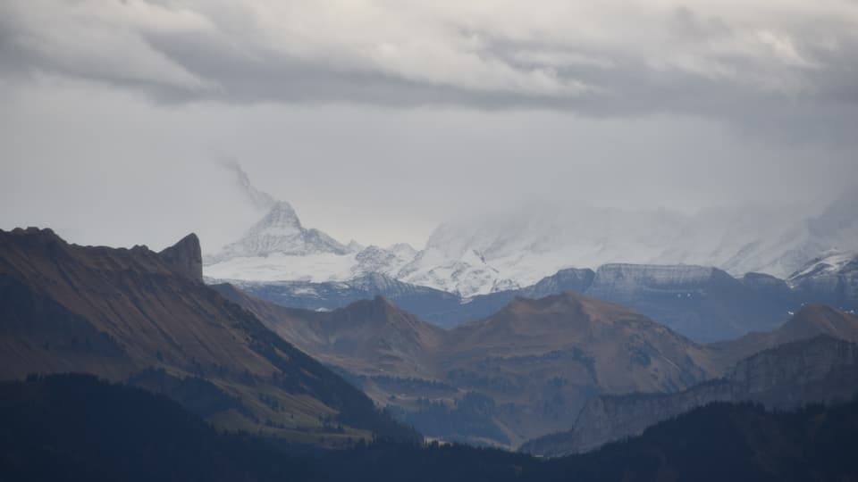 Föhnstimmung über den Alpen vom Emmental aus gesehen.
