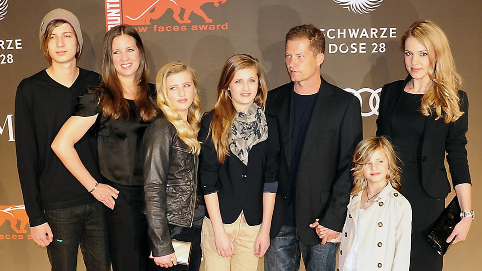 Til Schweiger mit seiner Noch-Ehefrau Dana (2.v.l.), seiner damaligen Freundin Svenja Holtmann (r.) und seinen vier Kindern