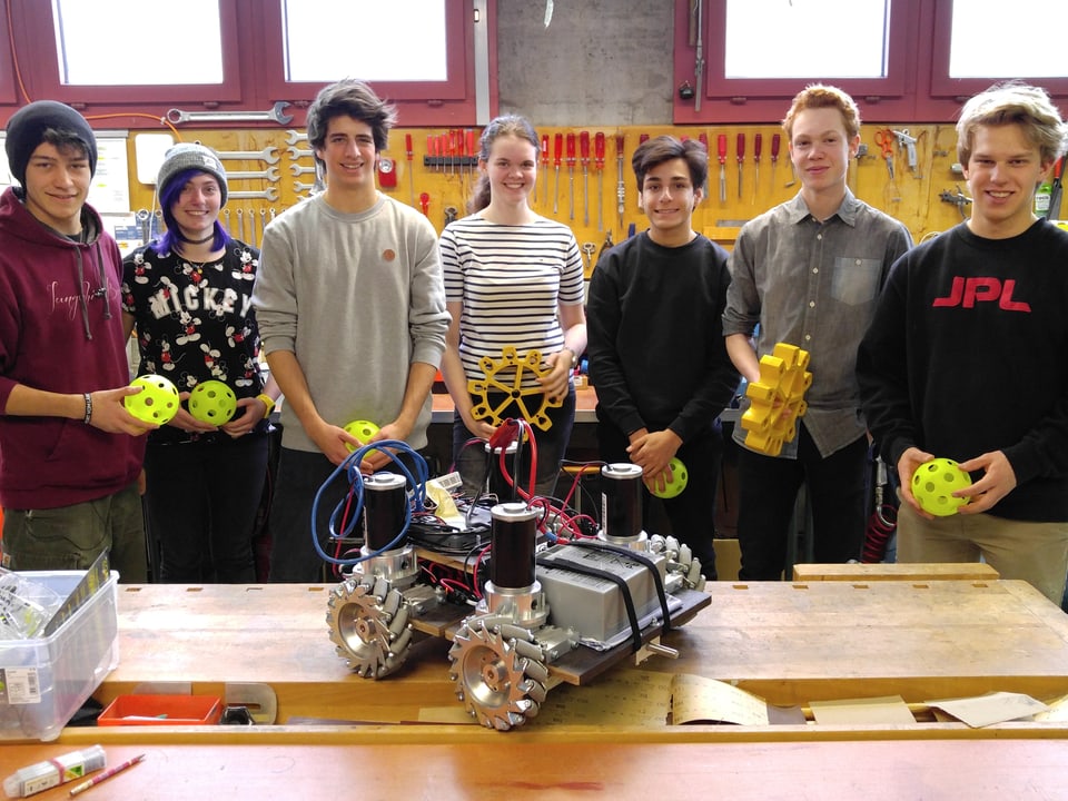 Sven, Linda, Julian, Nina, Emre, Luca und Christian (v.l.n.r.) vom Team «6417 Fridolins Robotic».