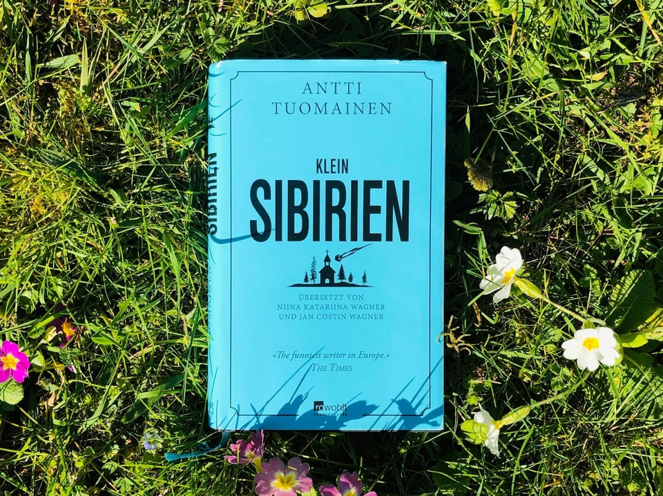 Antti Tuomainens Roman «Klein-Sibirien» liegt auf Gras