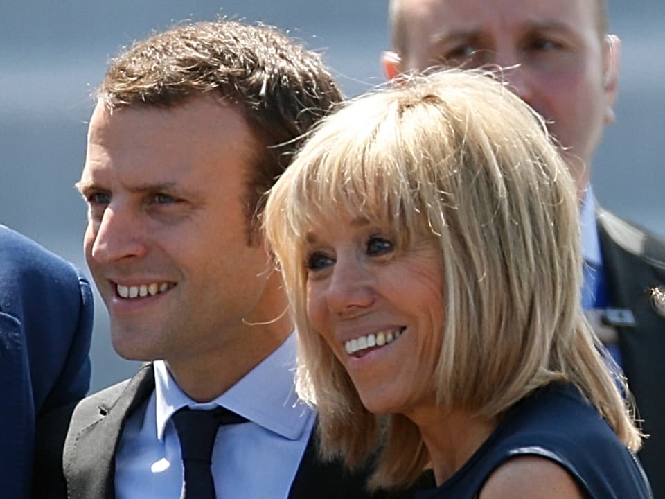 Emmanuel Macron bei einem Auftritt gemeinsam mit seiner Gattin Brigitte Trogneux. 
