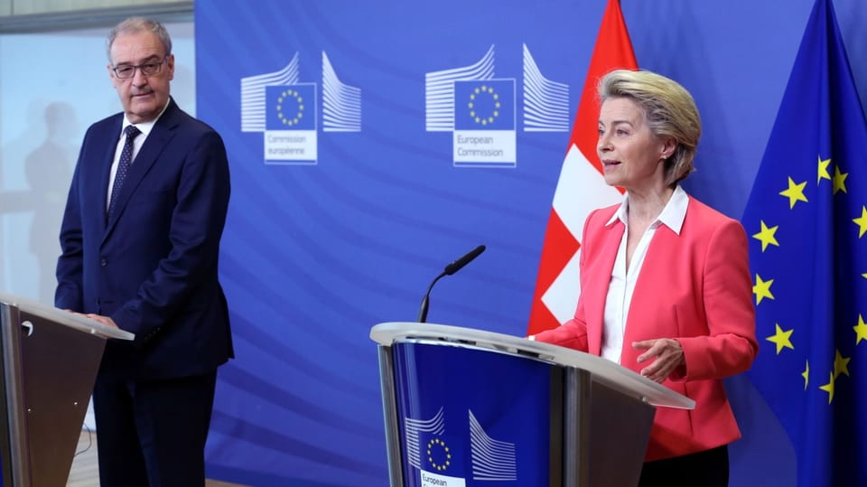 Wirtschaftsminister Guy Parmelin 2021 mit EU-Kommissionschefin Ursula von der Leyen in Brüssel.