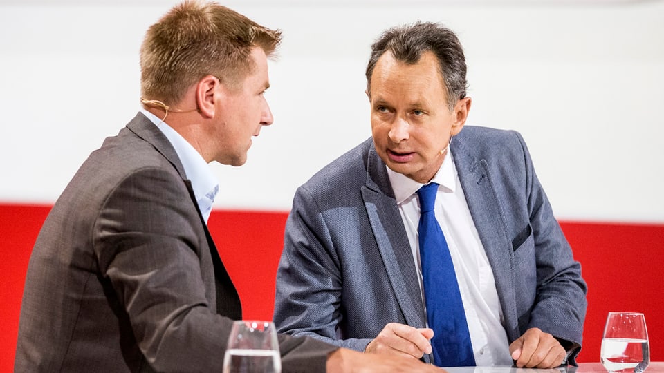 SVP-Parteipräsident Toni Brunner und FDP-Parteipräsident Philipp Müller im Gespräch 