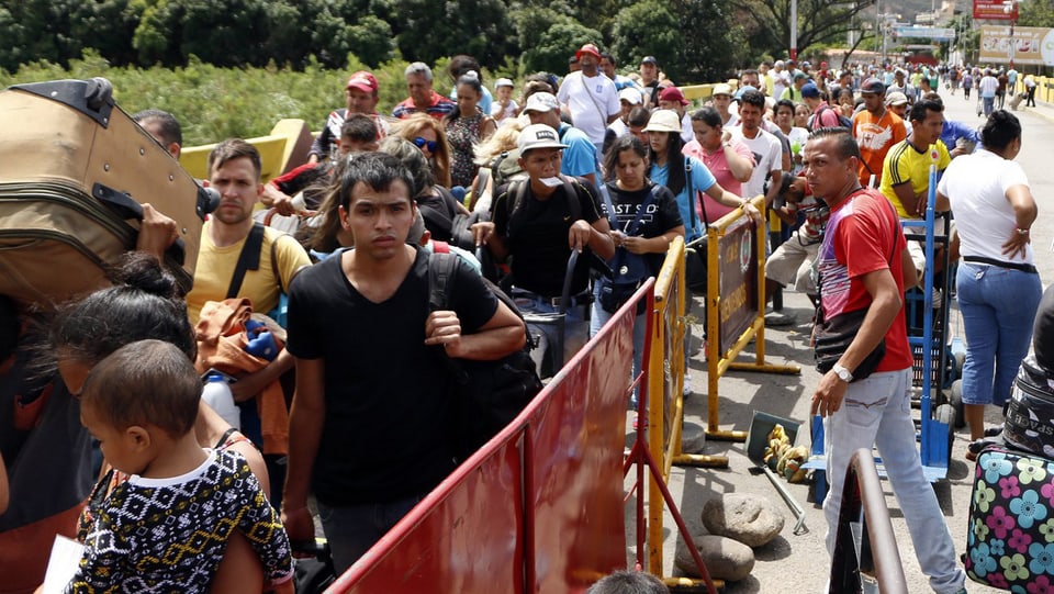 Venezolaner auf dem Weg nach Kolumbien (Aufnahme vom 26.07.).