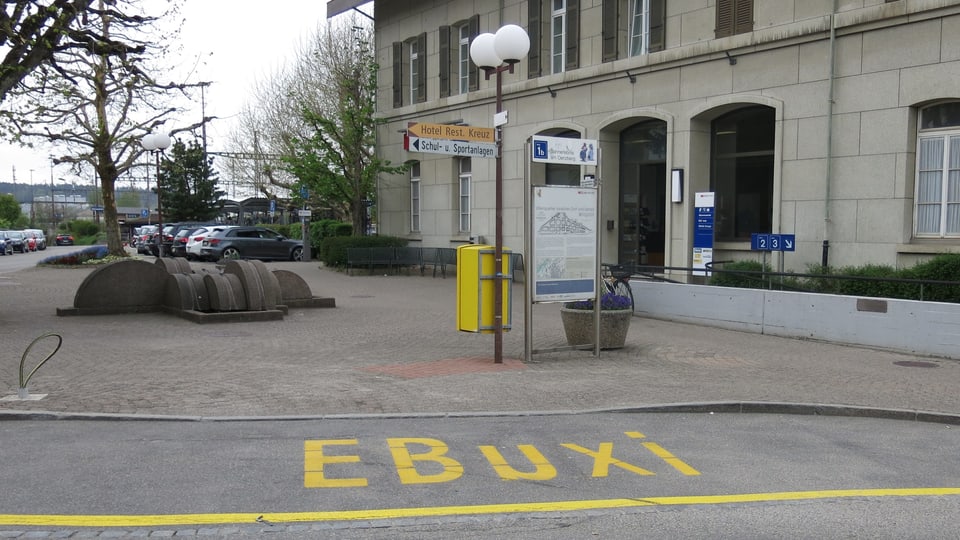 Eine gelbe Zone zeigt an, wo das EBuxi-Taxi halten kann