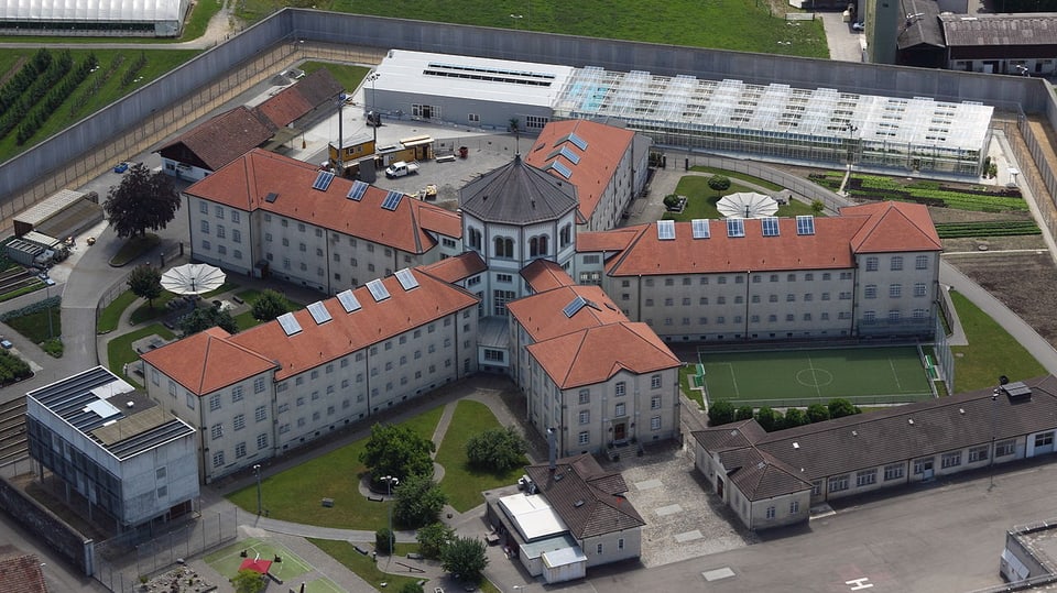 Luftansicht der Strafanstalt Lenzburg.