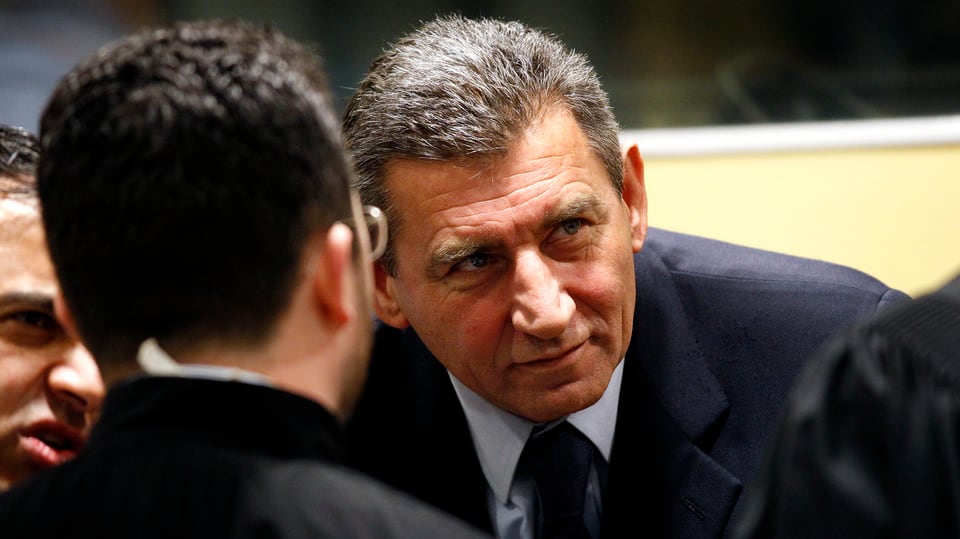 Gotovina berät sich mit seinem Anwalt.