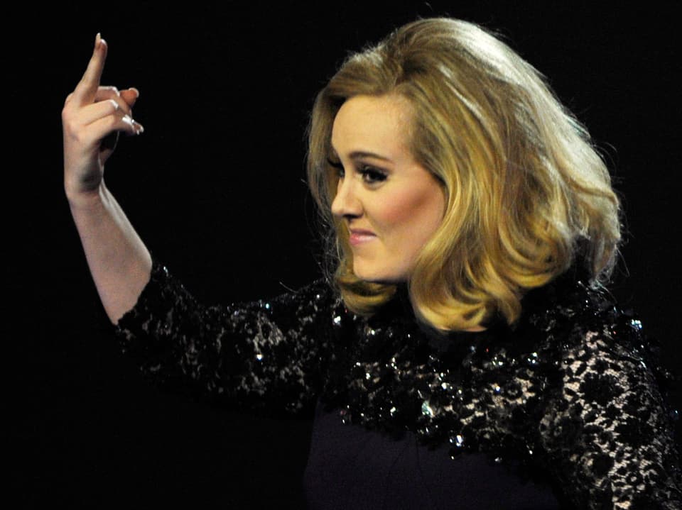 Sängerin Adele zeigt Mittelfinger