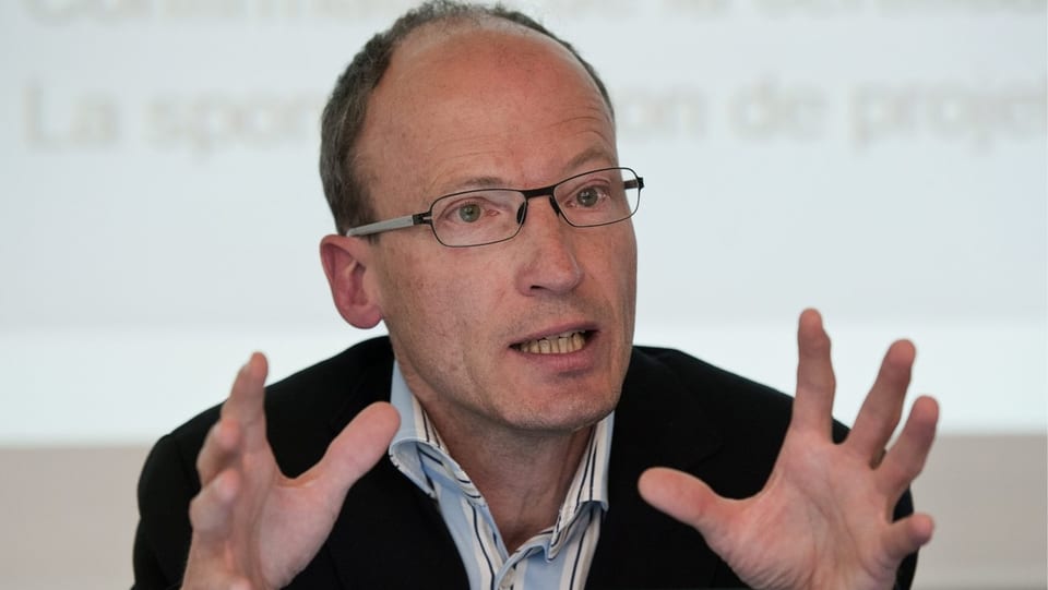 Matthias Kamber spricht an einer Pressekonferenz im Jahr 2011.