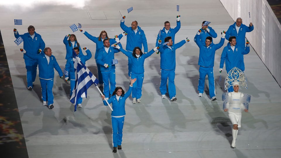Der Einmarsch der Nationen begann traditionell mit Griechenland, in dessen Antike die Wiege der Olympischen Spiele liegen.