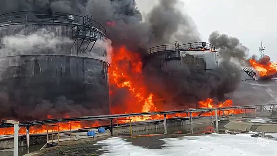 Brennende Öltanks in Russland