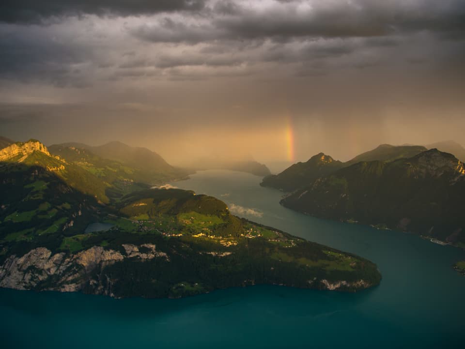 Blick aus den See, mit Regenbogen, Sonene und Gewittern