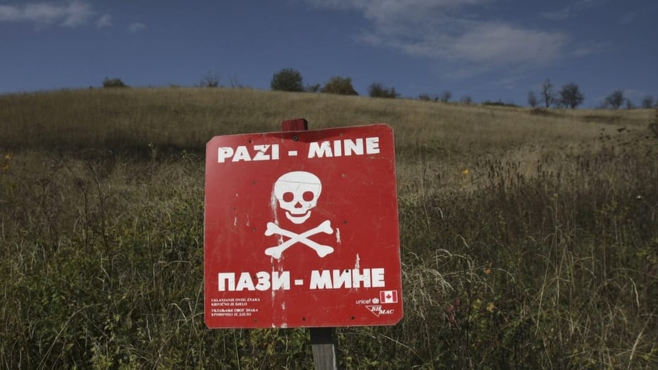 Warnschild vor Minen nahe Sarajewo