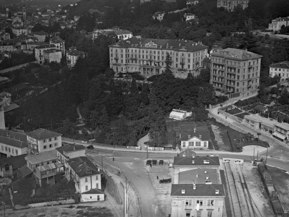 Luftaufnahme des Grand Hotel Albergo Palace in Locarno.