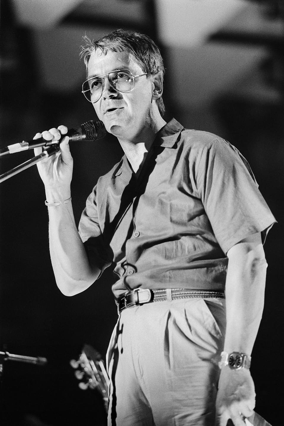 Festivaldirektor Claude Nobs hält 1992 eine Ansprache an der Brasilian-Night am Jazzfestival in Montreux.