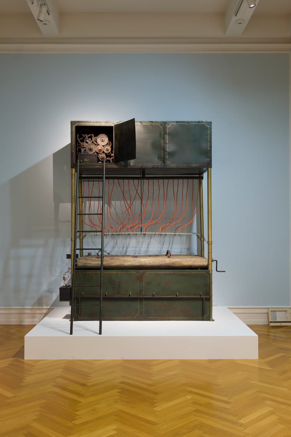 Skulpturale Umsetzung der ‹Hinrichtungsmaschine› aus Franz Kafkas ‹In der Strafkolonie›