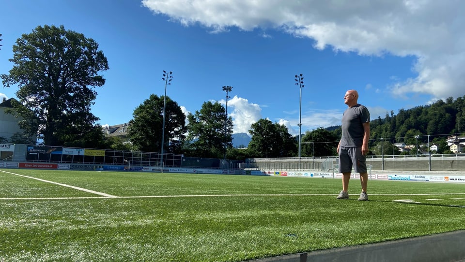 Stadionchef Ueli Mattmann auf dem Krienser Kleinfeld.
