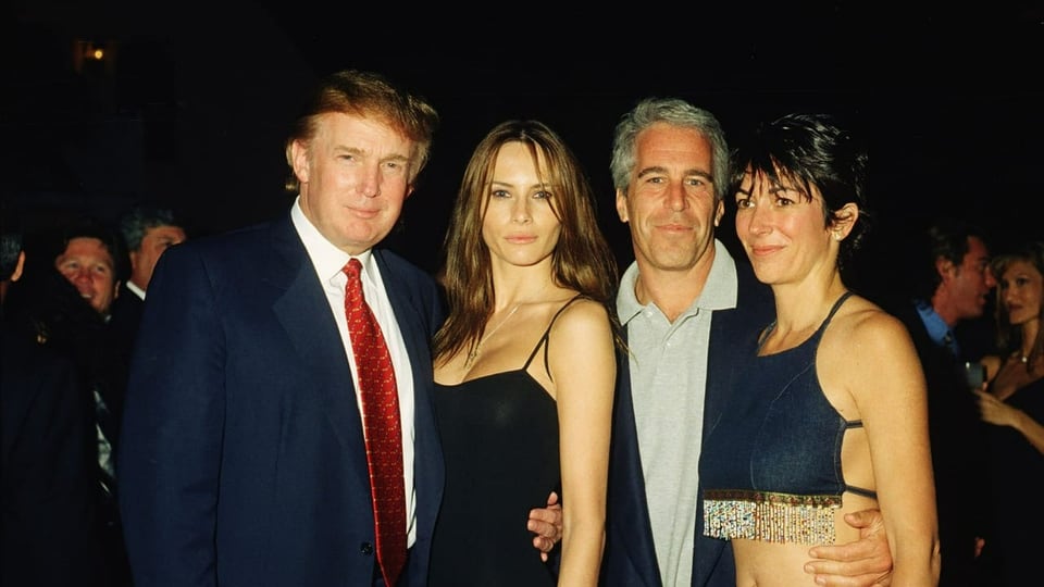 Donald und Melania Trump posieren zusammen mit Jeffrey Epstein und Ghislaine Maxwell 