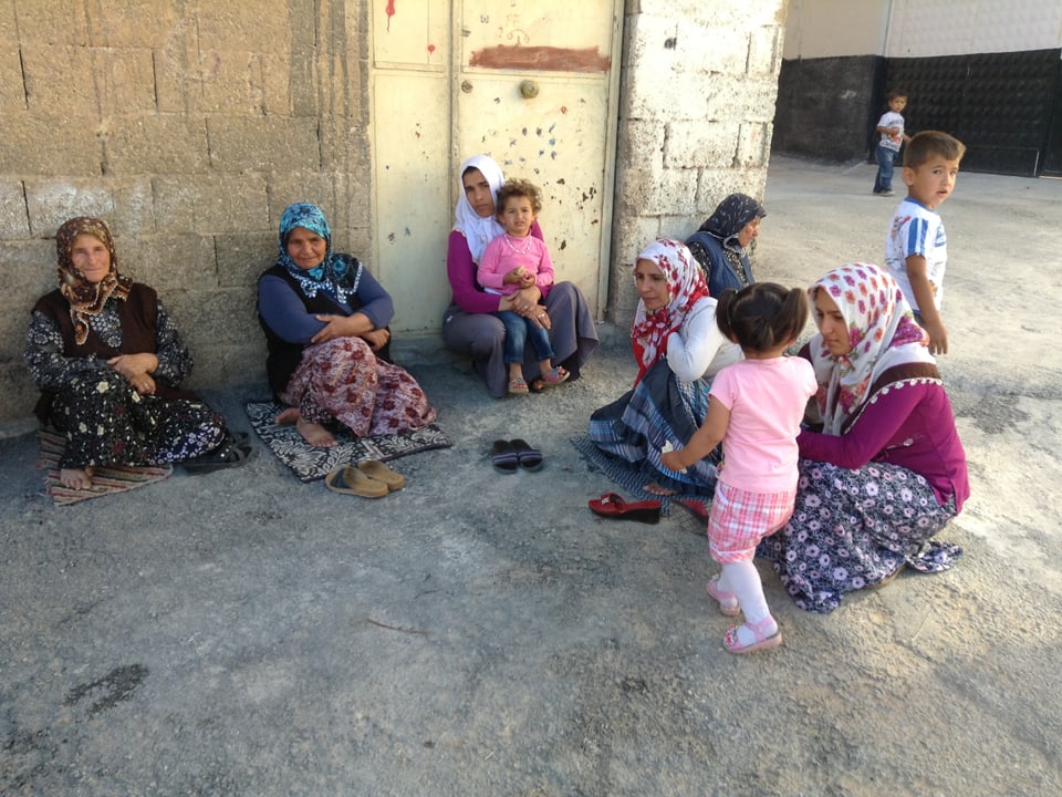 Frauen einer Dorfgemeinschaft in der Nähe von Gaziantep