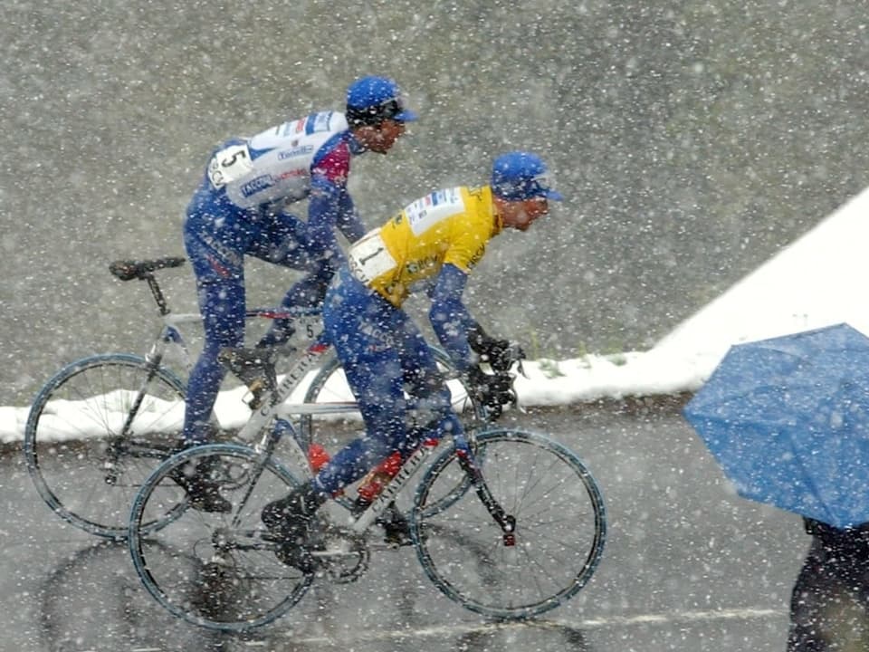 Die Tour de Romandie (im Bild 2002) hat immer wieder mit misslichen Bedingungen zu kämpfen.