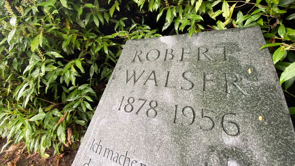 Grabstein mit Inschrift: «Robert Walser 1878 – 1956»