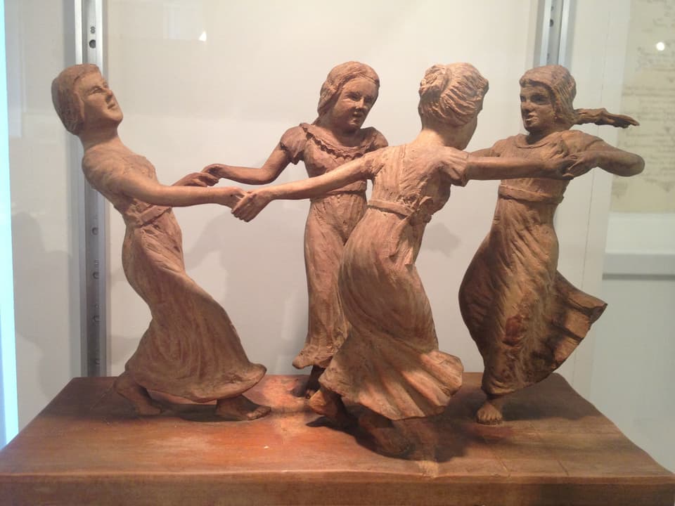 Ein Resultat der künstlerischen Betätigung war die Skulptur «Tanzende Frauen», eine anonyme Holzarbeit einer Patientin zwischen 1900 und 1910.