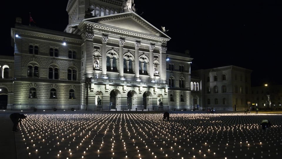 Kerzen vor Bundesplatz