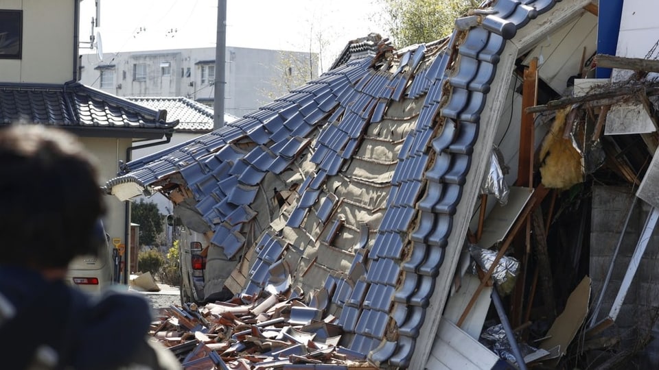 Erdbeben der Stärke 7.4 erschüttert Japan
