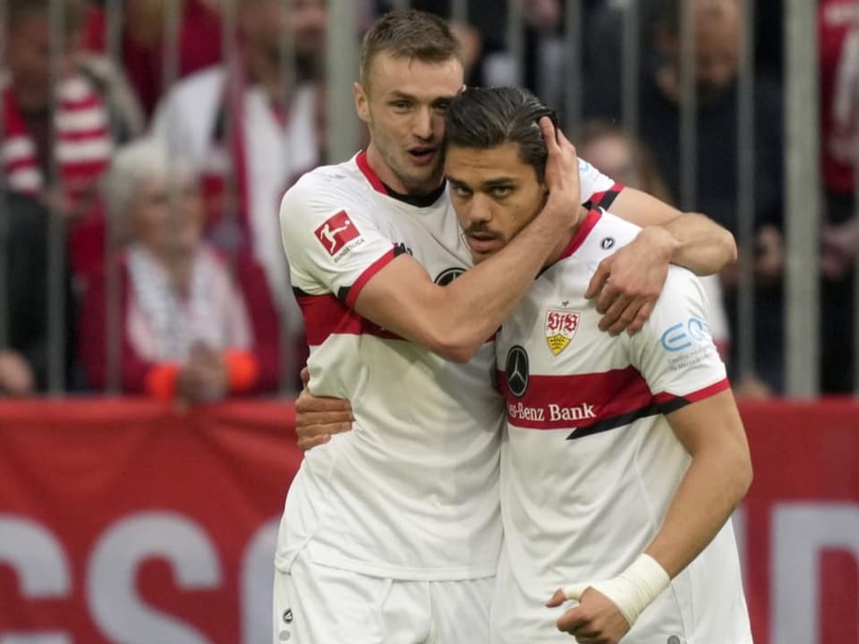 Ein Punkt, der Hoffnung gibt Sasa Kalajdzic (links) Konstantinos Mavropanos vom VfB Stuttgart.