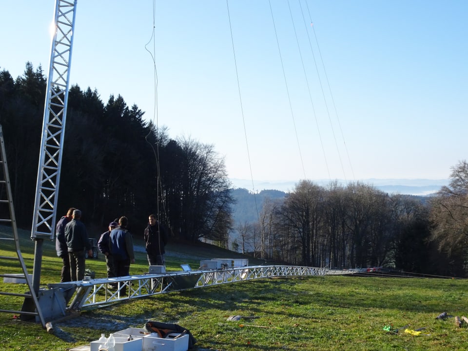 Für das geplante Windkraftwerk auf dem Stierenberg wird ein 85 Meter hoher Masten aufgestellt. 