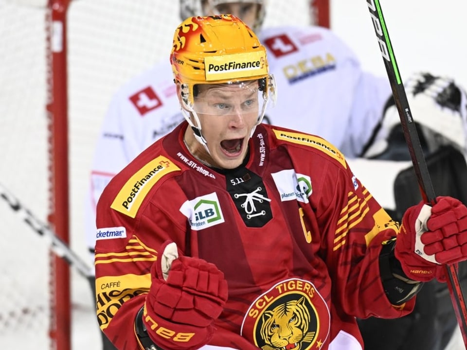 Da freut sich einer Harry Pesonen jubelt nach dem 5:0 gegen Lugano.