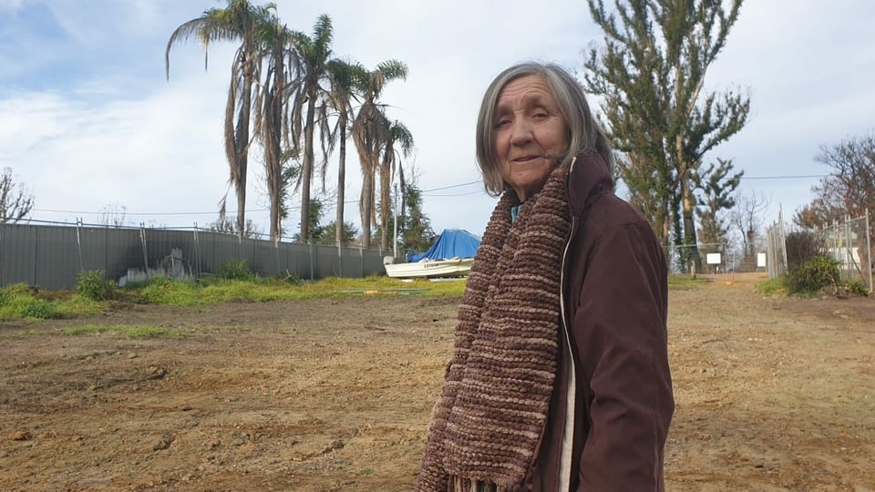 Alles verloren: Elaine Caswell steht auf ihrem Grundstück