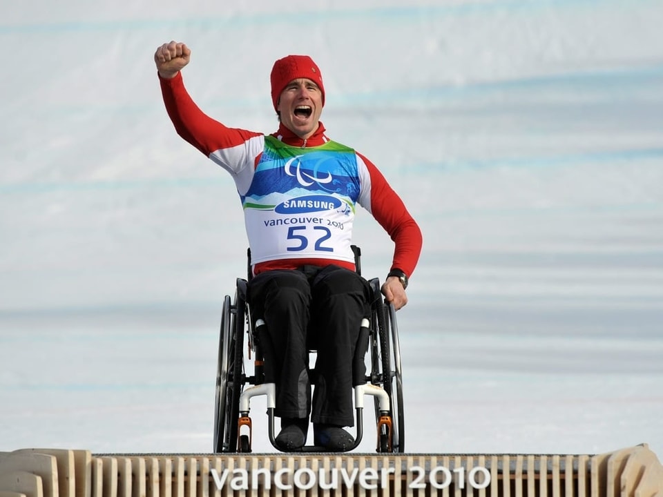 Jubelt über seine erste Goldmedaille an Paralympics: Christoph Kunz 2010 in Vancouver.