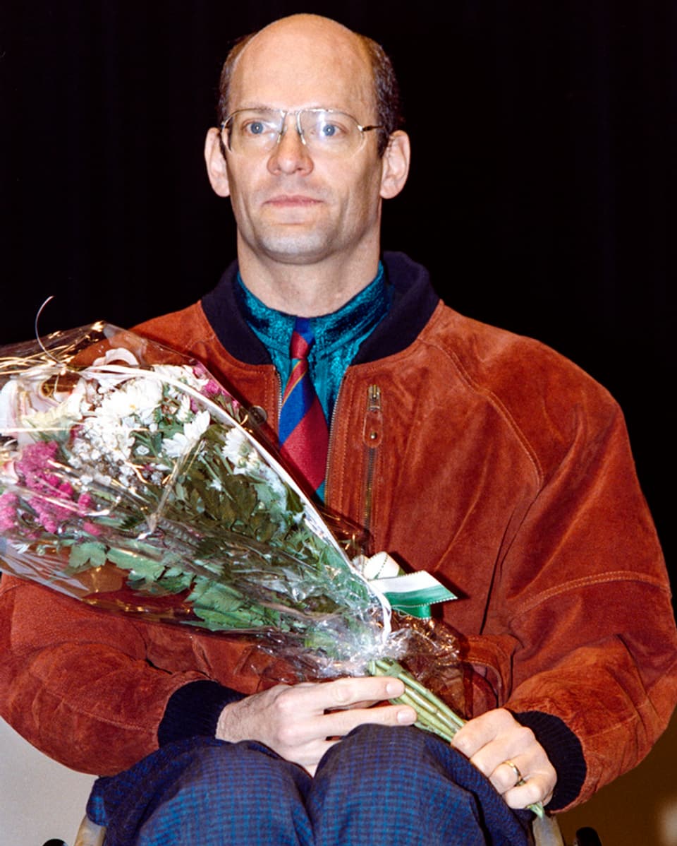 Heinz Frei mit Blumenstrauss 1993