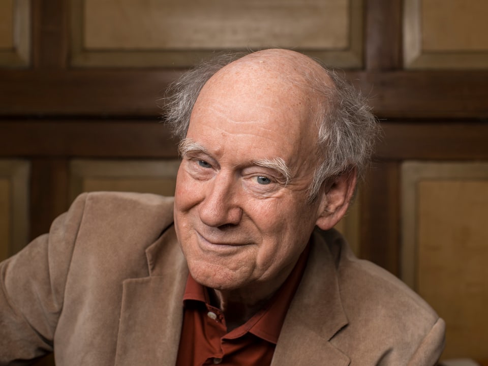 Der Schweizer Schriftsteller, Kabarettist und Liedermacher wird 75 Jahre alt.