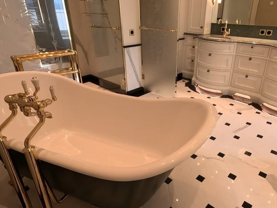 luxuriöses Badezimmer