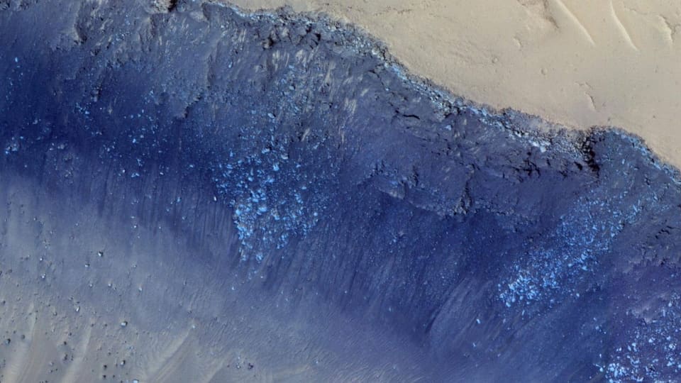 Satellitenbilder zeigen, wie die Gräben sich von Nordwesten bis nach Südosten des Mars strecken. 