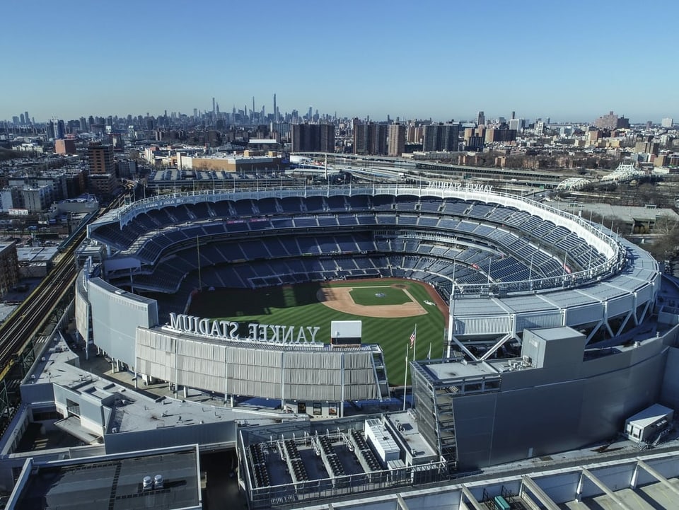 Die Heimstätte des Baseball-Klubs New York Yankees Das Yankee Stadium aus der Luft fotografiert