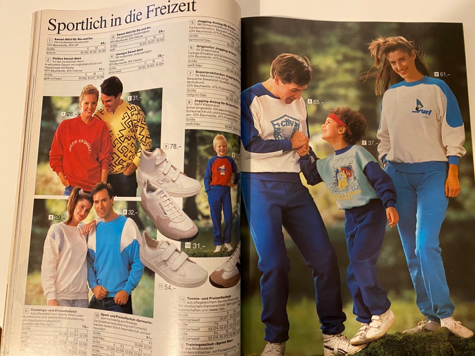 Eine Familie posiert in Sportkleidung