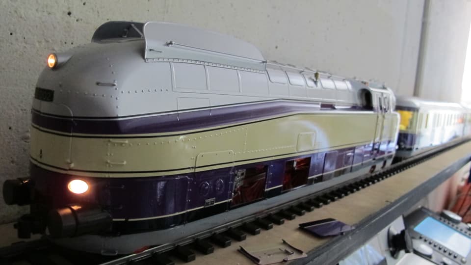 Moderne Modell-Lokomotive