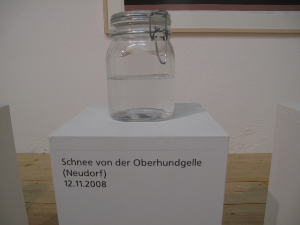 Geschmolzener Schnee. Eine Installation von Silas Kreienbühl. 