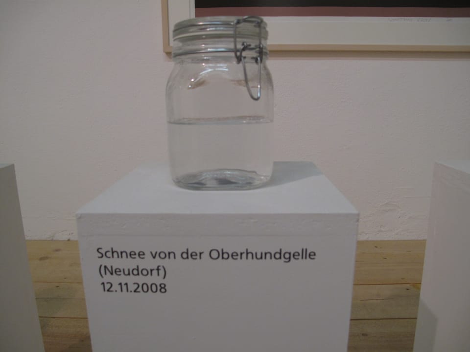Geschmolzener Schnee. Eine Installation von Silas Kreienbühl. 