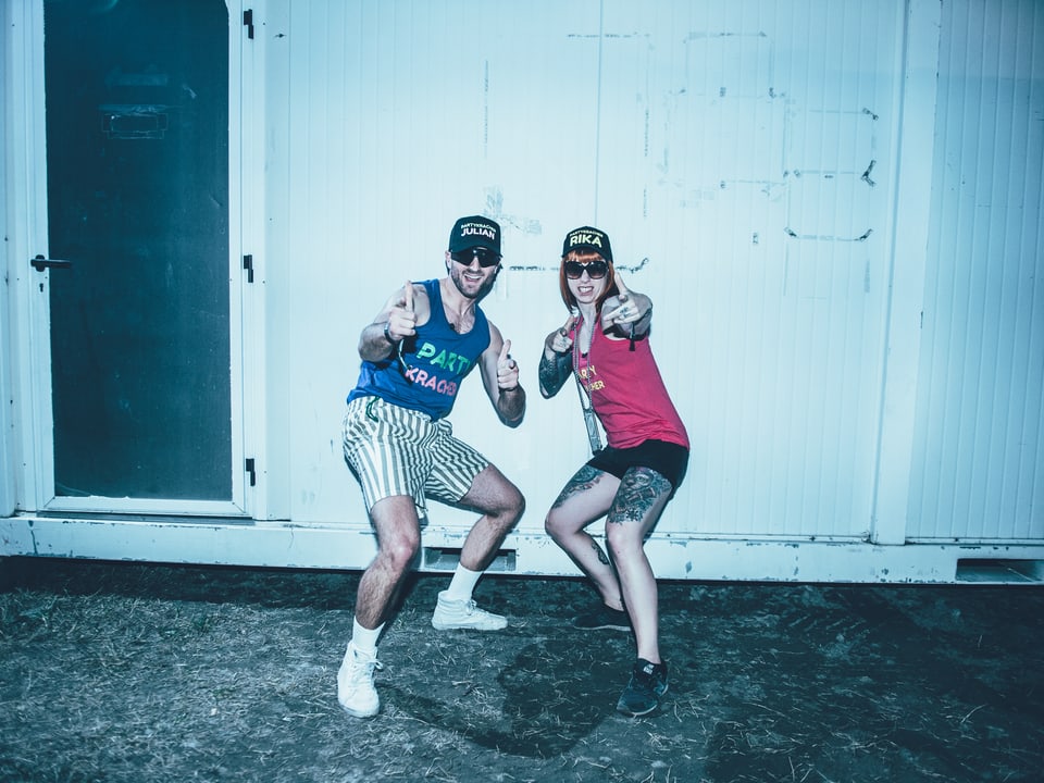 Rika Brune und Julian Thorner rockten am Freitagabend als Party-DJ-Duo «Die Partykracher» das Partyzelt