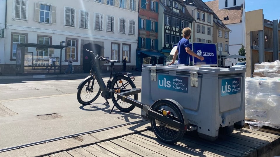 Das Velo inklusive ULS-Kiste sind bereit zur Abfahrt.