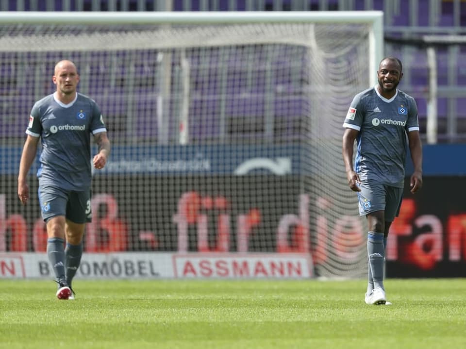 Lange Gesichter Enttäuschte Hamburger Spieler.