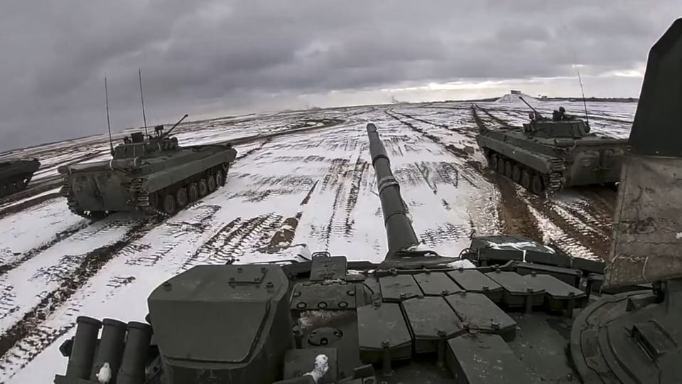 Russische und belarussische Panzer bei einer Militärübung, 2. Februar