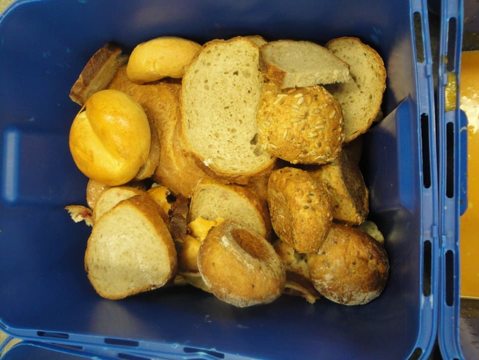 Brot im Abfall