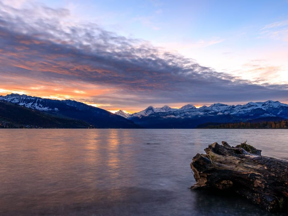 Thun/BE Sonnenaufgang am Thunersee